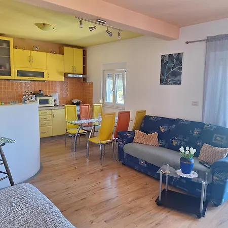 Mari Apartment *